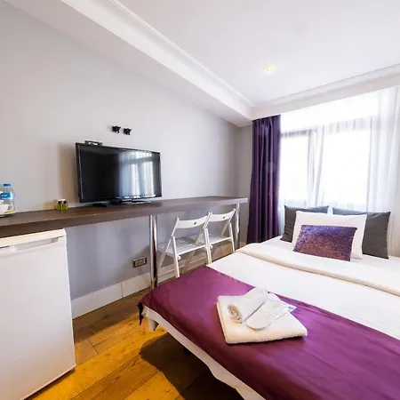 Apartment Frame Galata